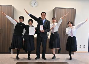 大手前中学高等学校より寄付金贈呈