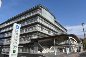 市役所外観の写真