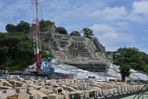 丸亀城石垣復旧工事現場の写真