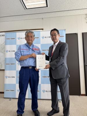四国地方整備局 要望書提出