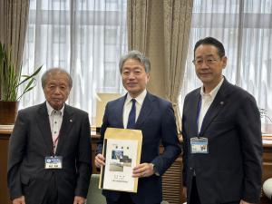 新川事務次官