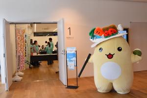 香川県食品ロス削減推進キャラクターたるると会場の入り口