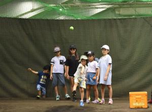 ボール投げ体験の様子