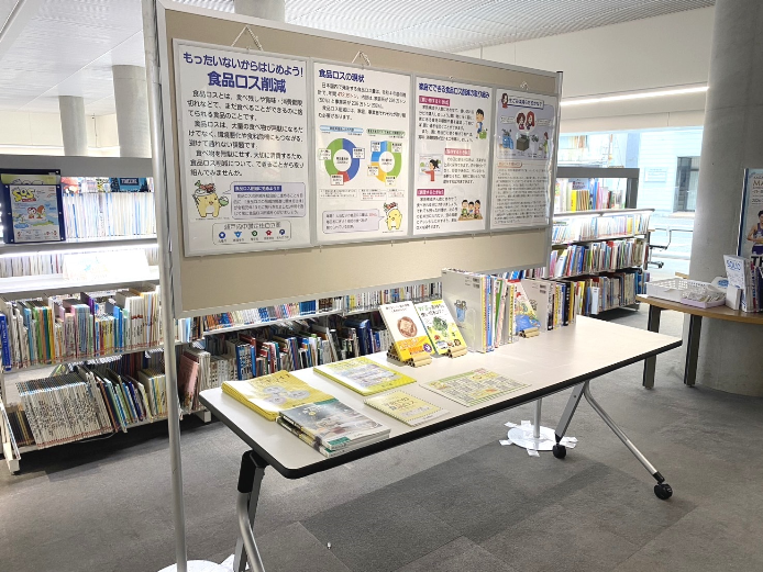 中央図書館でのパネル展示