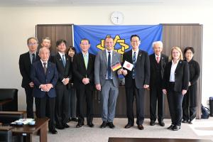 パクシュ市長と