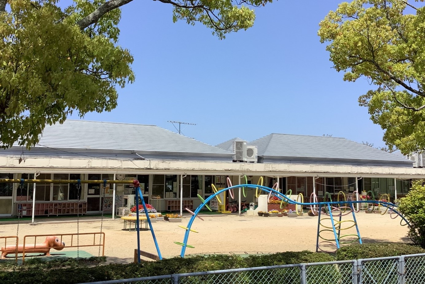 栗熊保育所園舎