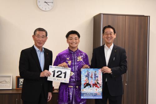 真鍋市議長と香川さんと松永市長の写真